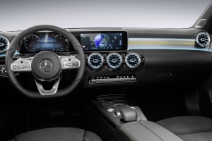 Интерьер нового Mercedes-Benz A-Class с рулем от флагманской «Эски»