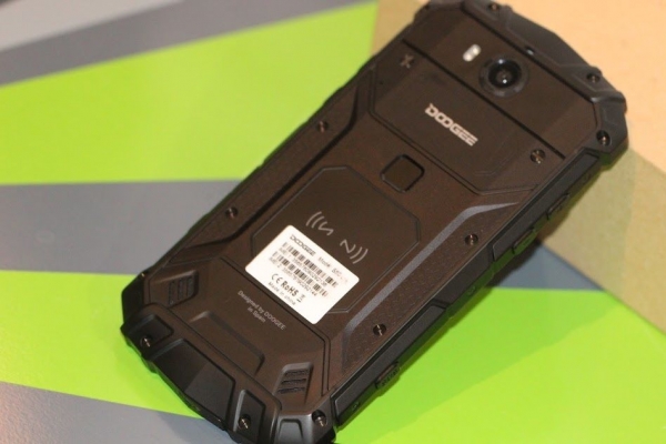 Обзор смартфона в защищенном корпусе Doogee S60Lite – твой первый «карманный танк»!