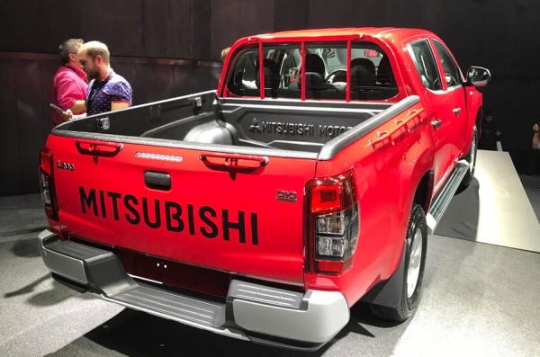 Совсем другой: живые фото и характеристики нового Mitsubishi L200 2019