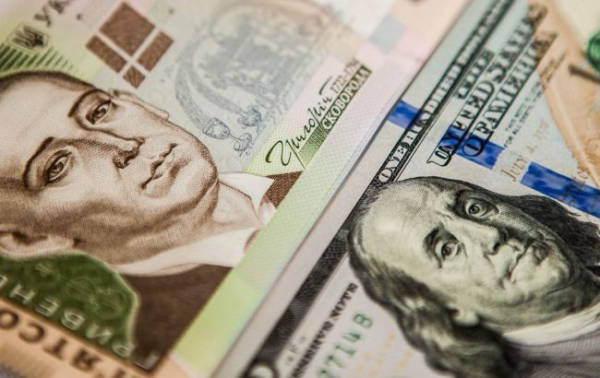 
Курс доллара снизился на межбанке 