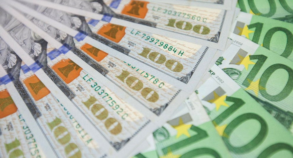 Доллар возвращается: осенью гривню ждет девальвация. Почему? Прогноз до конца сентября